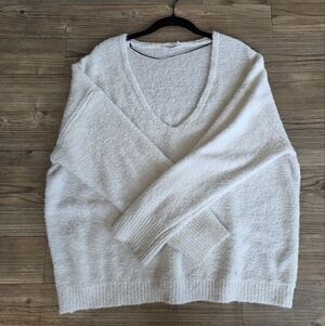 Double Zero Cream V-Neck Plush Sweater